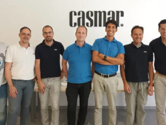 Momento de la firma del acuerdo entre Casmar y Protect para la distribución de sus soluciones de seguridad para los mercados de España, Portugal y Colombia. Foto: Protect/Casmar