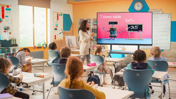 Con la nueva Serie S, Avocor pone su mirada en el sector educativo global al lanzar una nueva gama de pantallas diseñadas específicamente para la educación. Foto: Avocor