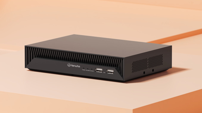 El grabador XRN-426S-1T es un NVR compacto con un disco de estado sólido (SSD) de 1 TB integrado. Foto: Hanwha Vision