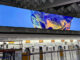 El aeropuerto de Frankfurt optó por módulos LED con un pixel pitch de 3.8 mm de la serie FE de Sharp/NEC, que se instalaron sobre estructuras de acero. Foto: Sharp/NEC Display Solutions