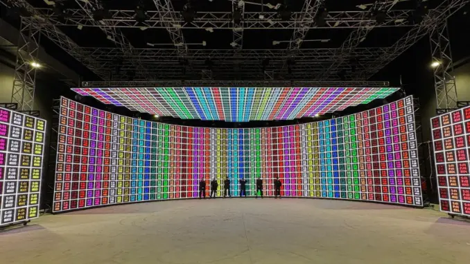 Las pantallas LED VP XR de Alfalite impulsan el nuevo Coruña Estudio Inmersivo (CEI), mayor plató de producción virtual de España. Foto: Alfalite