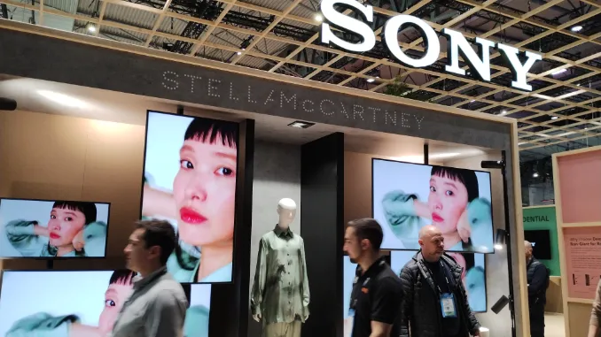 Muestra de la colaboración de Sony con la diseñadora de moda Stella McCartney. Foto: JDC/SIMes