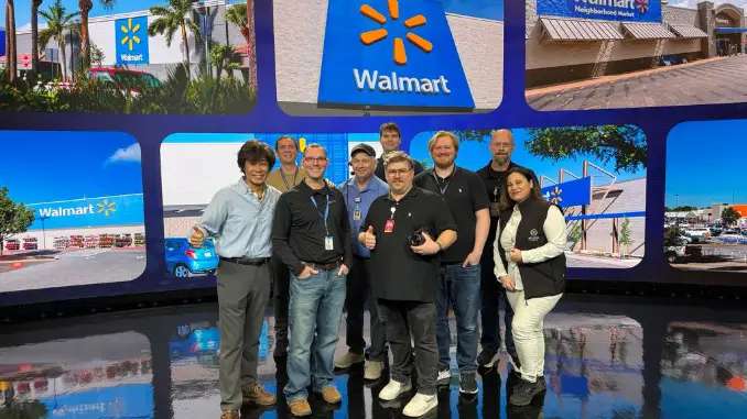 El innovador LED wall curvo, integrado por FOR-A America en las instalaciones de Walmart. Foto: Alfalite