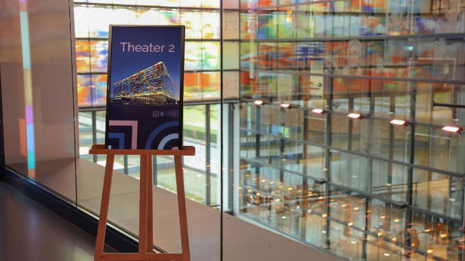 El museo Beeld & Geluid de Hilversum, que alberga uno de los mayores archivos mediáticos del mundo, recurrió a PPDS para reducir el desperdicio de papel generado por sus carteles y comunicaciones de bienvenida diarias. Foto: PPDS