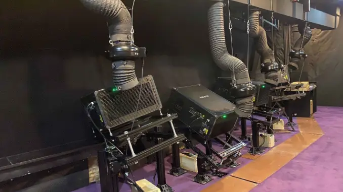 Configurados en un anillo alrededor del domo, los proyectores utilizan corrección geométrica y edge blending para generar una imagen de 360 grados completamente uniforme. Foto: Christie