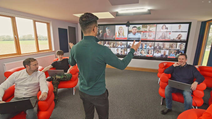 X2O Media es un proveedor de espacios de formación y aprendizaje híbridos, orientados a crear experiencias inmersivas para empresas globales e instituciones de educación superior a través de su tecnología X2O OneRoom. Foto: X2O
