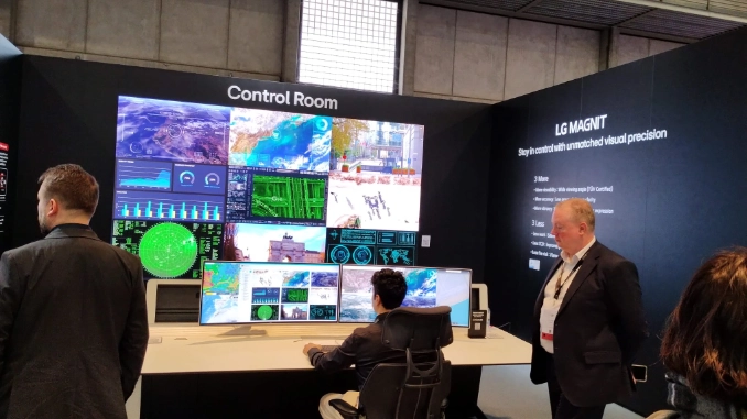 La zona de sala de control presentaba soluciones de visualización certificadas por “LG Shield”, el sistema de seguridad multicapa que sirve como refuerzo en seguridad de pantallas que se usan en un entorno crítico. Foto: SIM/JDC