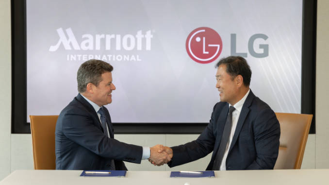 Televisores inteligentes para hoteles y tecnología en la nube integran el entretenimiento en la habitación, las operaciones hoteleras y la personalización de la estancia. Foto: LG